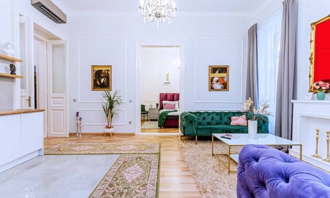 Terezvaros Apartment | W17Elegant in the Inner City, Cleaned by the Owner