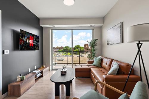 Downtown Minneapolis Apartment | W413 Stylish Luxury 1Bedroom In Downtown Minneapolis, Minutes From Minneapolis Convention Center & US Bank Arena
