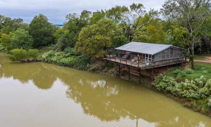 Satin House | Waco Rustic Boat House, River Fishing, Sunset Views