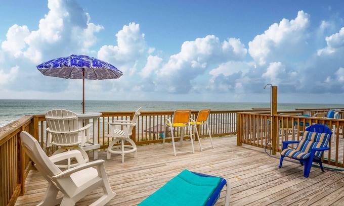 Surf City House | "Wading For You" Oceanfront Townhome - Community Pool