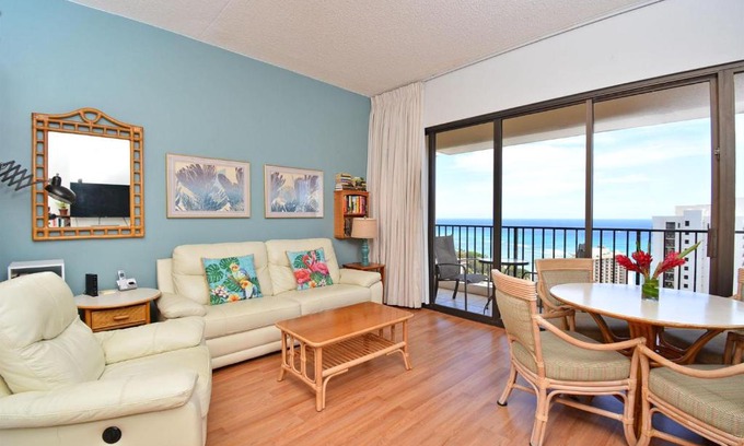 Waikiki Bed & Breakfast | Waikiki Banyan #3810-T2