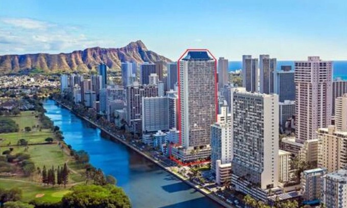 Waikiki Condo | Waikiki clean studio apartment, 7 minute walk to a beach, next to Ala Way Canal,