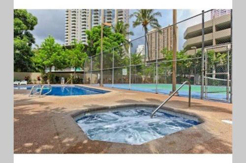 Waikiki Apartment | Waikiki Studio Steps to Beach-Mall Free Parking-WiFi