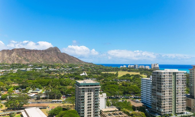 Diamond Head - Kapahulu - St. Louis Apartment | Waikiki Sunset * Newly Renovated * Parking * Diamond Head Ocean Views *