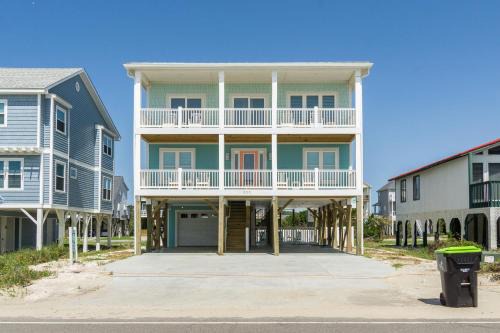 Long Beach House | Wait N Sea by Oak Island Accommodations