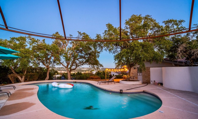 Lakewind Estates House | Wake up to Lakeview Bliss:Sunrise & Serenity Await
