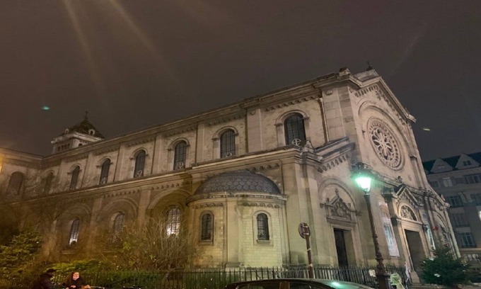 Montparnasse Apartment | WAKE UP TO THE BELLS OF THE CHURCH NOTRE-DAME DES CHAMPS IN ST GERMAIN