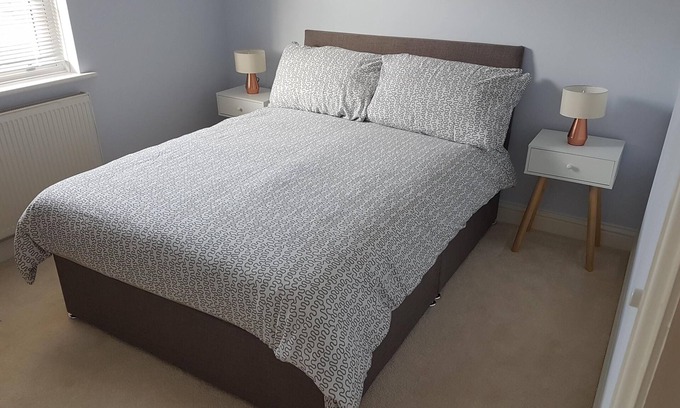 Worthing House | Wakeford Cottage - Street View