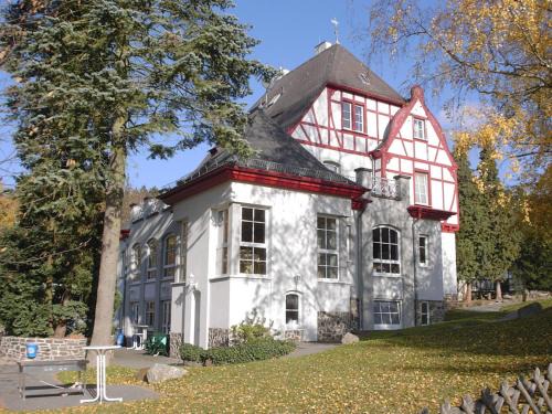 Karthauserhofgelande Hotel | Waldhotel Forsthaus Remstecken