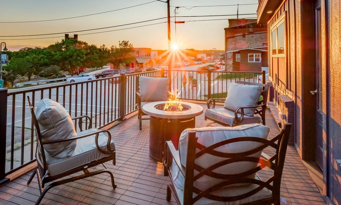 Prescott Condo | Walk Downtown | Rooftop Patio | Game Room