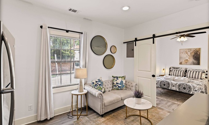 Historic Downtown Savannah Apartment | Walk Everywhere - Steps to Coffee, Forsyth + Amazing Food by Lucky Savannah