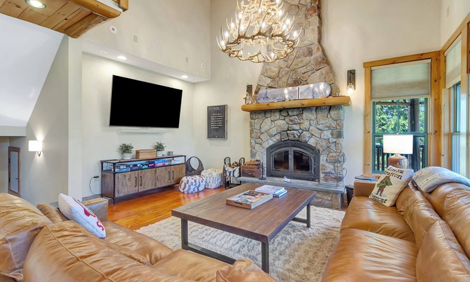 Stratton Mountain House | Walk on/Ski off @Stratton, hot tub, king beds, 2 living spaces, shuttle!