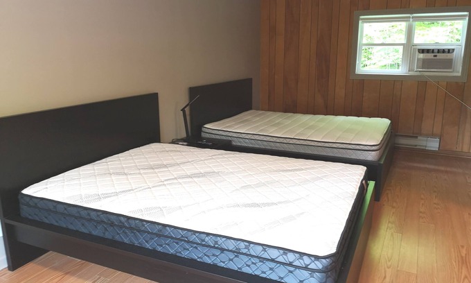 Dorset House | Walk out deck room 1. Minutes from the Lake, Boat Launch, Dorset