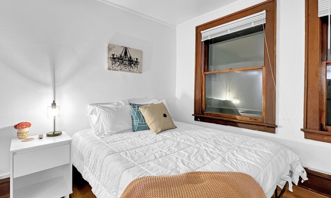 Downtown Des Moines Apartment | Walk to 3 Breweries! 1 Bed Apartment on Grand