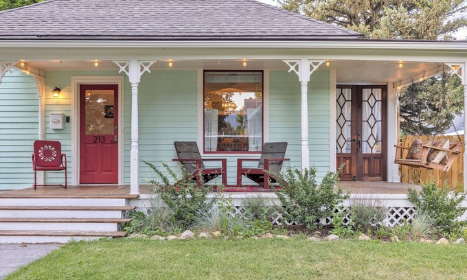 Livingston House | Walk to Art, Eats & River