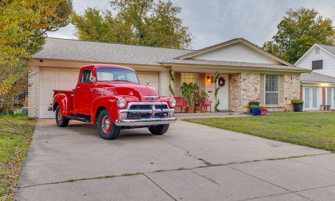 Arlington House | Walk to AT&T Stadium: Arlington Home w/Patio!