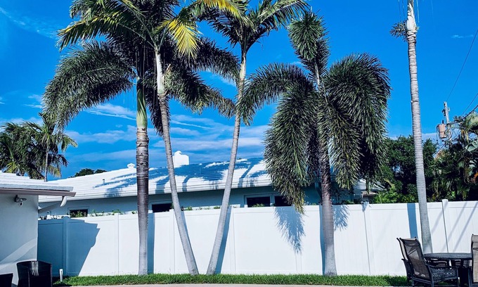 East Fort Lauderdale House | WALK TO BEACH PLUS 40 RESTAURANTS TO CHOOSE FROM