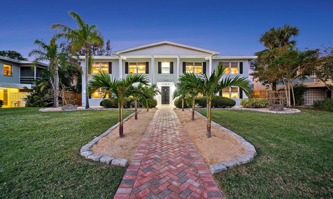 Indian Harbour Beach Apartment | Walk to Beach /50% Off Specials/ Pet Friendly