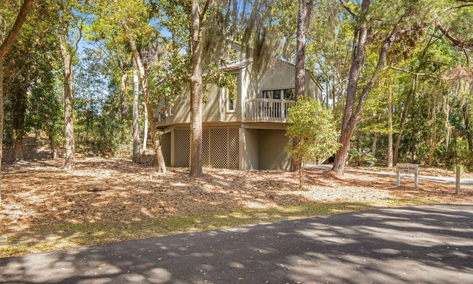 Ocean Ridge House | Walk to Beach 2BR with loft Condo on Beautiful Edisto Beach, SC