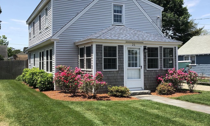 Dennis Port House | Walk to beach. 6 Bedroom Cottage. Sleeps 12.