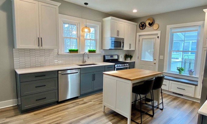 Saint Joseph House | Walk to Beach, downtown St Joseph with shops/restaurants. New kitchen, firepit