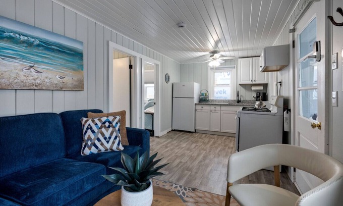 Hampton Apartment | Walk to beach unit 3