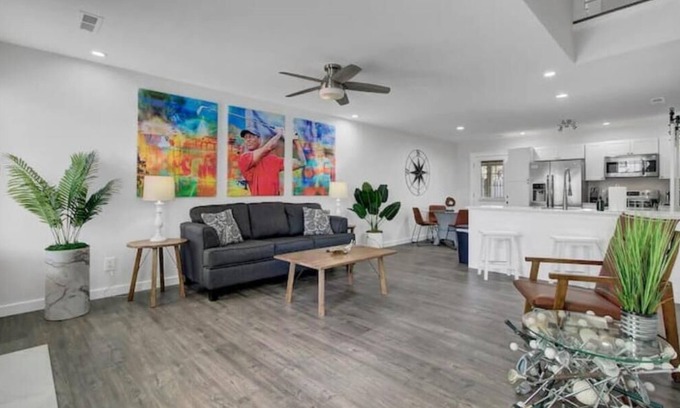 North Charleston House | Walk to best of Park Circle! Sport vibe+King Bed
