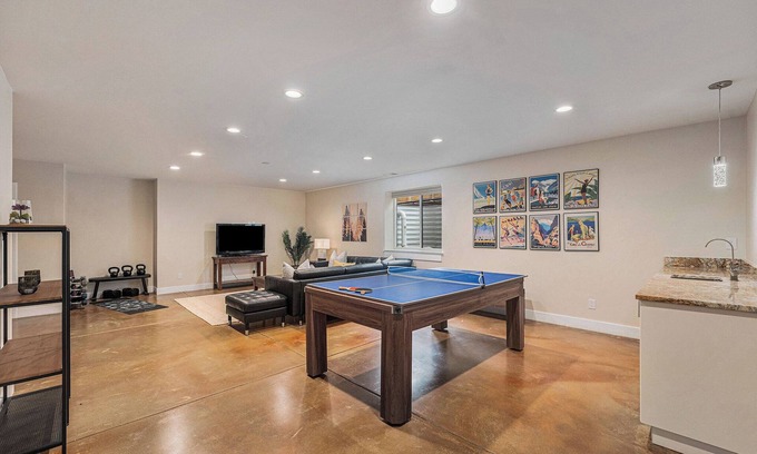 West Colfax House | Walk to Broncos Stadium | Hot tub & Rooftop