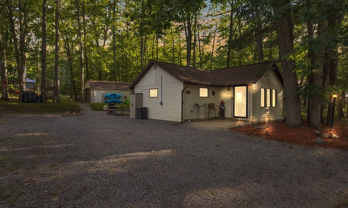 Higgins Lake Cottage | -Walk-to-Dock-Higgins Lake-Kayaks-beanbagtoss🏖️🛶🚤