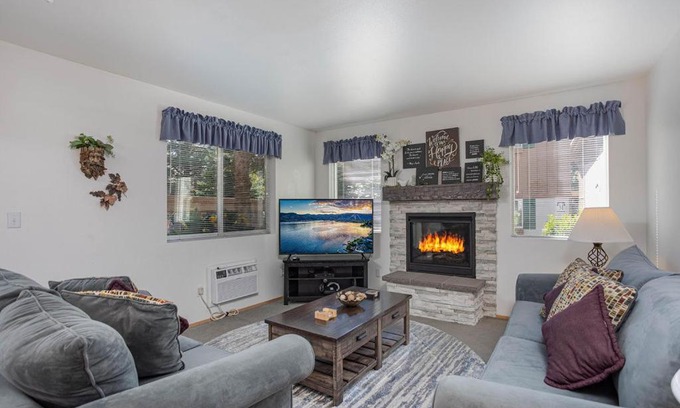 Downtown Leavenworth Apartment | Walk to Downtown , 7 Guests , Pets , AC, No Stairs