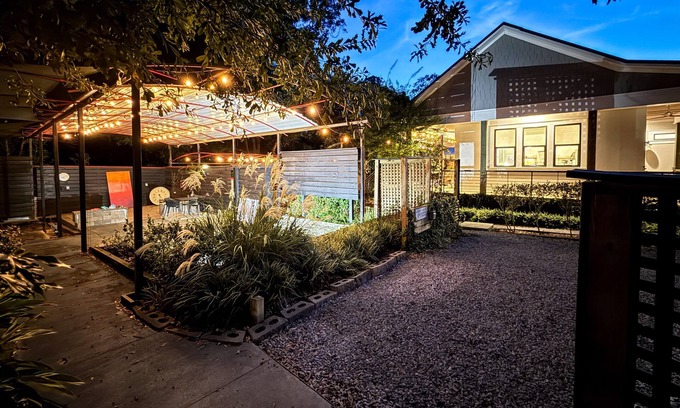 Fairhope House | Walk to Downtown | Luxe Cottage & Pickleball