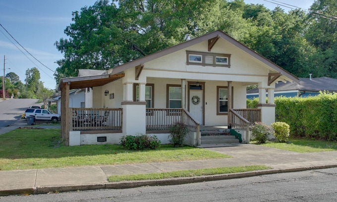 Hot Springs House | Walk to Dtwn Hot Springs: 'Lazy Daze Bungalow'