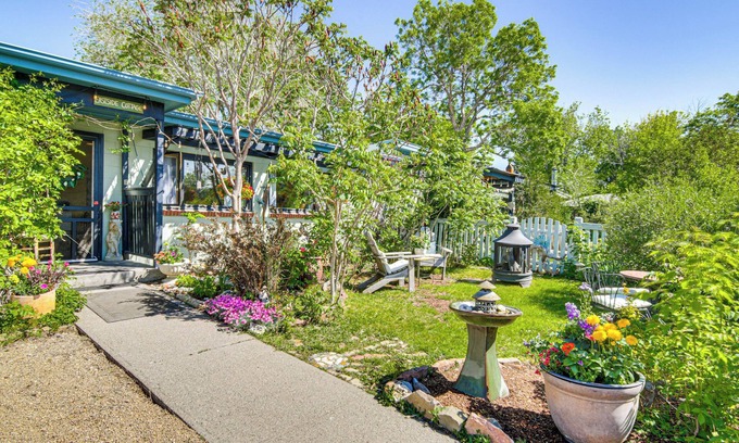 Livingston Apartment | Walk to Dtwn Livingston: Studio w/Mtn Views!
