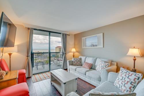 Myrtle Beach Apartment | Walk to Family Kingdom, Ocean Myrtle Beach Condo!