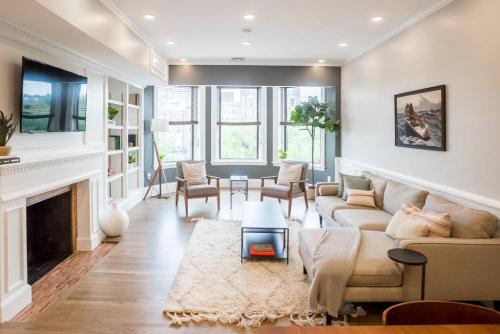 Fenway–Kenmore Apartment | Walk to Fenway MIT Harvard and Boston Childrens Hospital