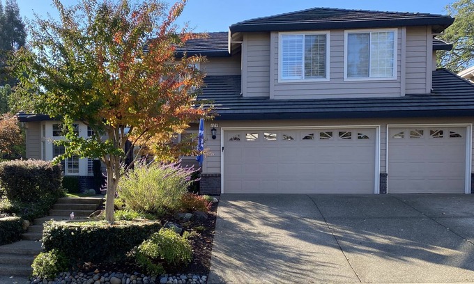 Folsom House | Walk to Folsom Lake! Delightful 4 bdrm Home w/pool