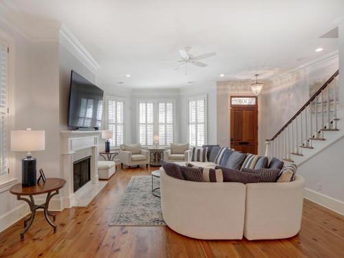 Historic Downtown Savannah House | Walk to Forsyth