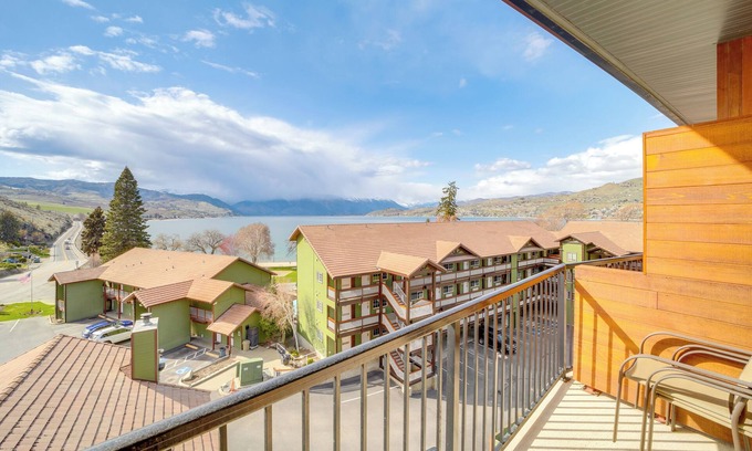 Chelan Condo | Walk to Lake Chelan: Top-Level Waterfront Condo