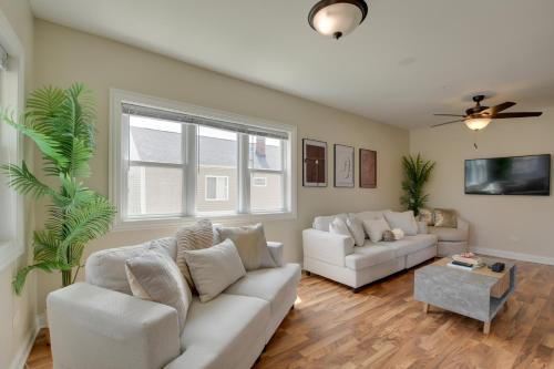 Blue Island Apartment | Walk to Metra Pet-Friendly Blue Island Apt