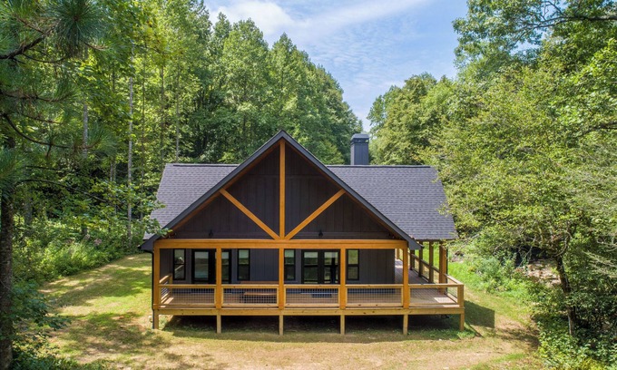 Hayesville Cottage | Walk to Nantahala Forest: Mtn-view Creekside Haven