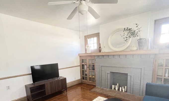 University District House | Walk to OSU Wexner & Short North! Parking included!