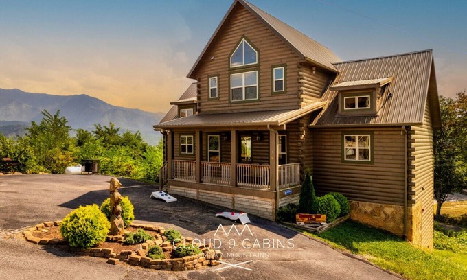 Chalet Village North Cabin | Walk to POOL, Hot Tub, VIEWS, Fire Pit, Game Room - Mountain View Lodge