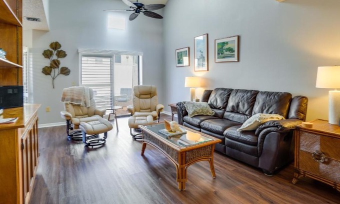 Leesburg House | Walk to Restaurants Downtown Leesburg Townhome!
