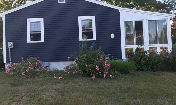 West Chatham Cottage | WALK TO RESTAURANTS, SHOPS & LIQUOR STORE! CLOSE TO DOWNTOWN CHATHAM!