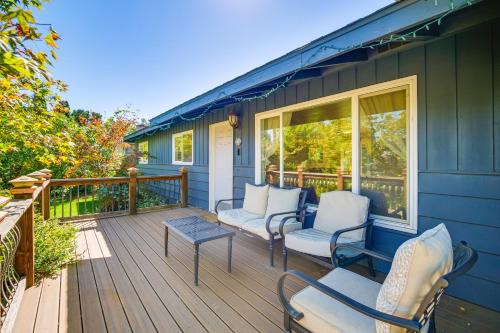 Medford House | Walk to Rogue X Medford Family Home with Large Yard