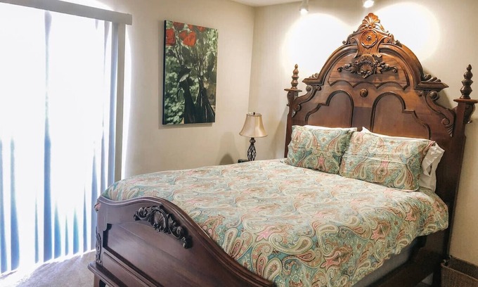 Gainesville Condo | Walk to Shands & VA Hospital, UF, Pool Access