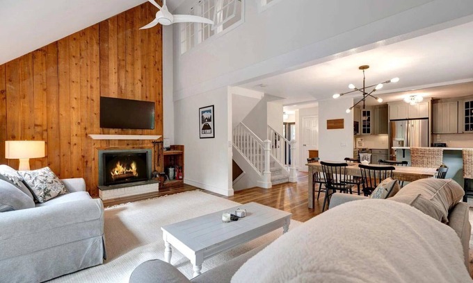 West Hartford Condo | Walk to Ski Hill, Mountain Chalet - Kingswood 5F