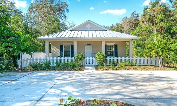 Palm Coast House | Walk to the Beach, Grocery, & Eateries! Kayak, Trail Bike, Boat, Fish, Sightsee.