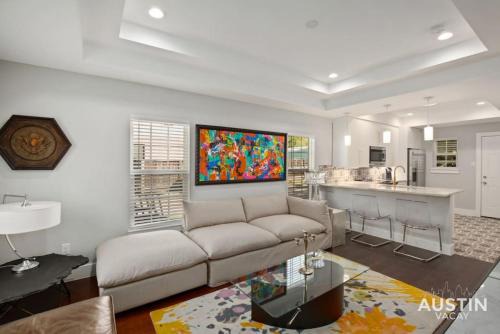 Swede Hill House | Walk to UT and E 6th in Fully Equipped ATX House
