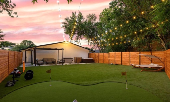 Barton Hills House | Walk to Zilker! King Bed, Putting Green, Hot Tub!